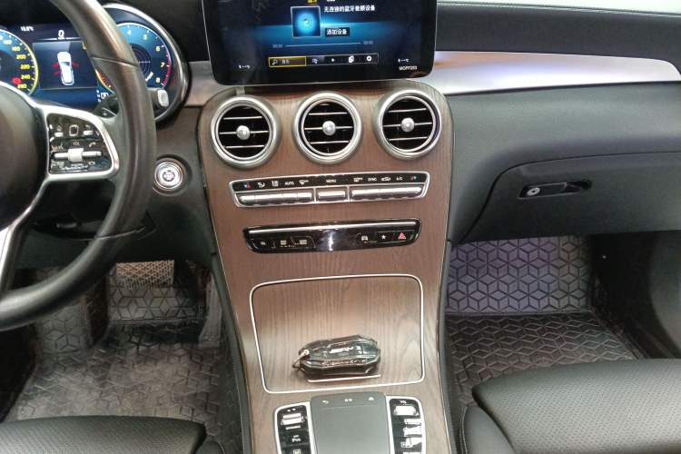 Used Mercedes-Benz GLC 2020 Facelift GLC 260 L 4MATIC Luxury Edition Audio And AC Panel