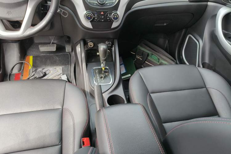 Used CHANGAN CS35 2016 1.6L Automatic Luxury Model China IV Standard Gear Lever