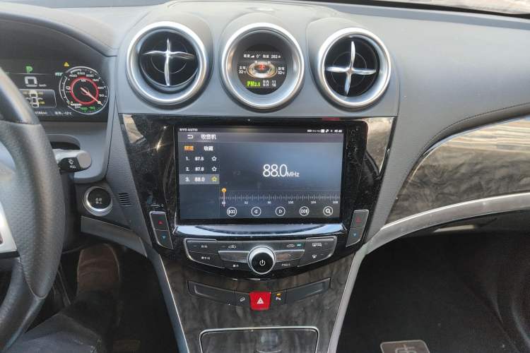 Used BYD Tang New Energy 2017 2.0T All-Wheel Drive Hyatt Model
