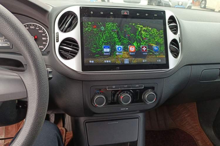 Used Volkswagen Tiguan 2016 280TSI Automatic Two-Wheel-Drive Silk Road Style Edition Audio And AC Panel