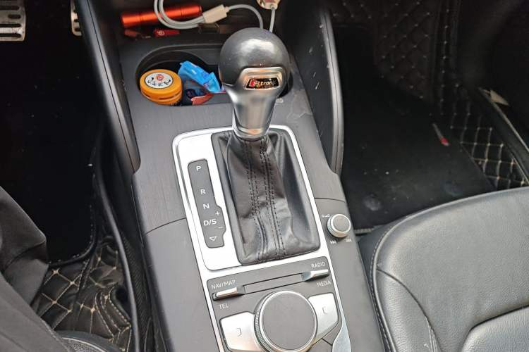 Used Audi A3 2017 Limousine 35 TFSI Style Edition Gear Lever