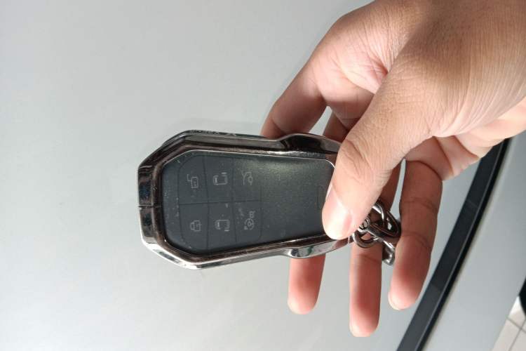 Used XPeng X9 2024 702 Ultra-Long Range Max
