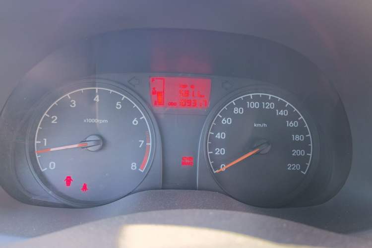 Used Hyundai Verna (older generation) 2010 Sedan 1.4L Manual Comfort GS Odometer Close Up