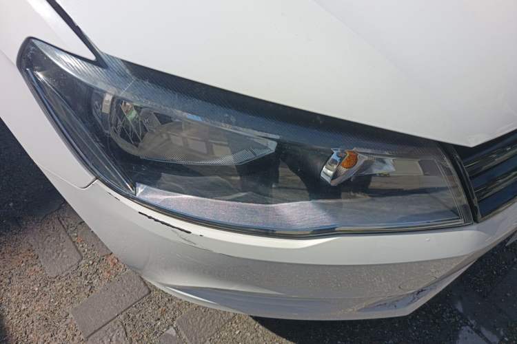 Used Volkswagen Jetta 2015 1.6L Manual Fashion Edition Right Front Headlight