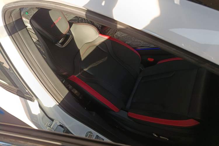 Used JETOUR Dashing i-DM 2023 1.5T DHT Lightning 02
