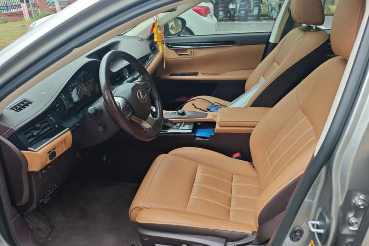 Used Lexus ES 2015 300h Comfort Edition Left Front Seat