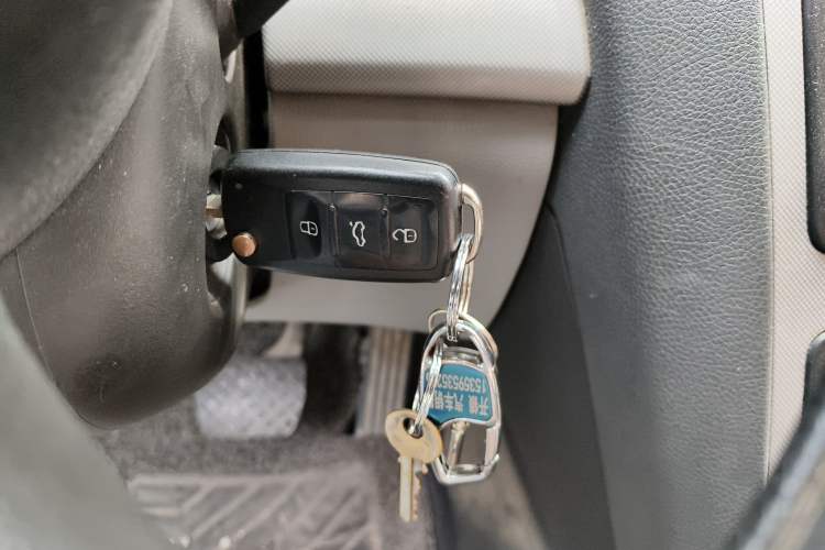 Used Skoda Octavia 2015 Classic Model 1.6L Automatic Elegance Edition Vehicle Key