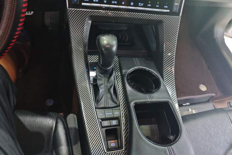 Used Toyota Avalon 2022 Dual-Engine 2.5L XLE Premium Edition Gear Lever