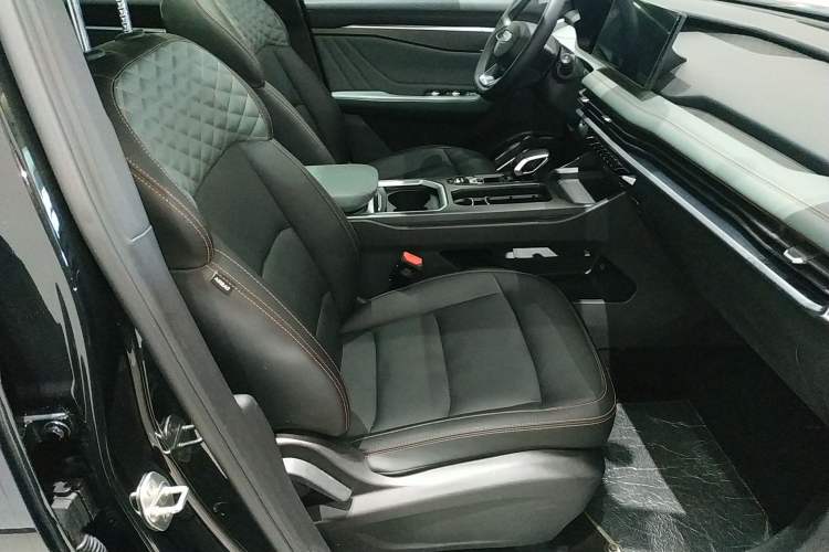 Used Geely Auto Haoyue L 2023 2.0T DCT Prestige Edition