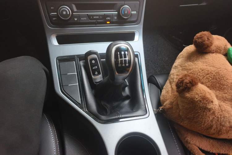 Used Geely Auto Emgrand 2018 1.5L Manual Upward Connect Edition Gear Lever