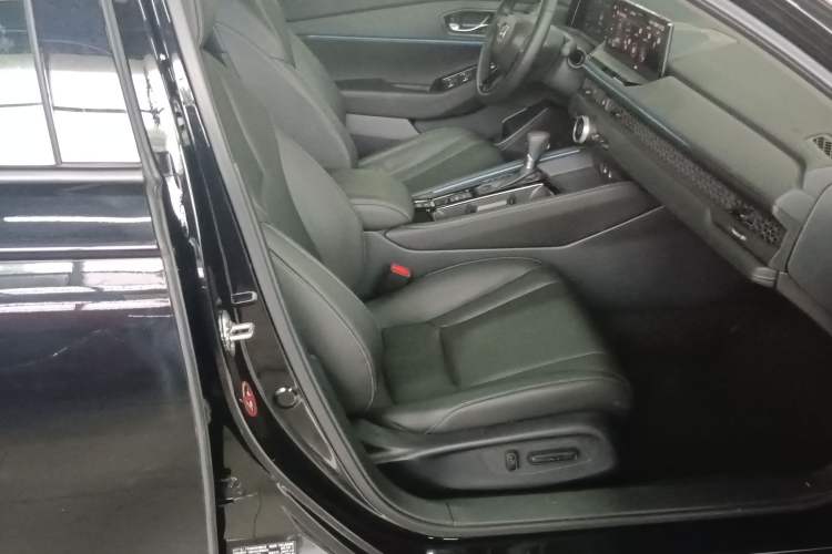 Used Honda Accord 2025 260TURBO Luxury Edition Right Front Seat