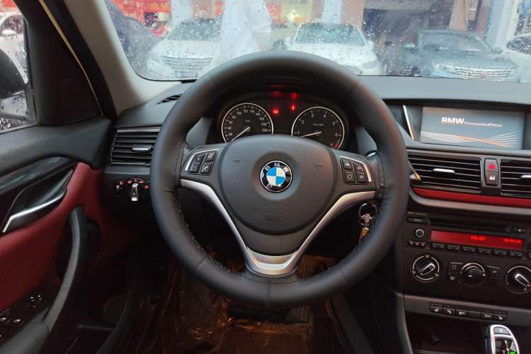 Used BMW X1 2015 sDrive18i Fashion Upgrade Edition Steering Wheel