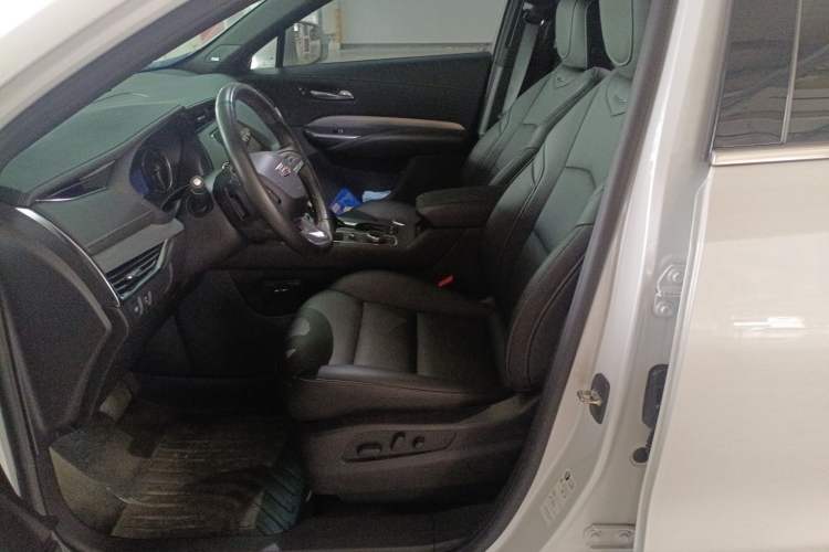 Used Cadillac XT4 2021 28T Two-Wheel Drive Leading Version
