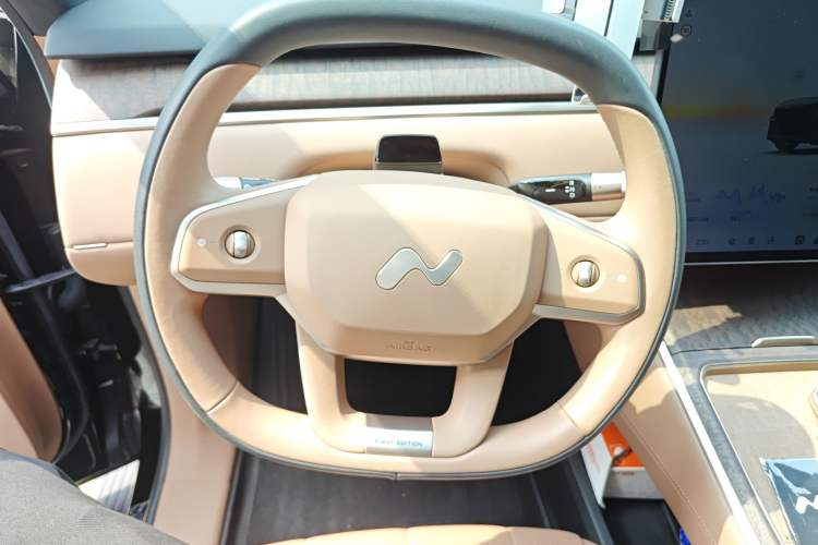 Used ONVO Luxeed L90 2025 Model—Ultra Six-Seater Version
