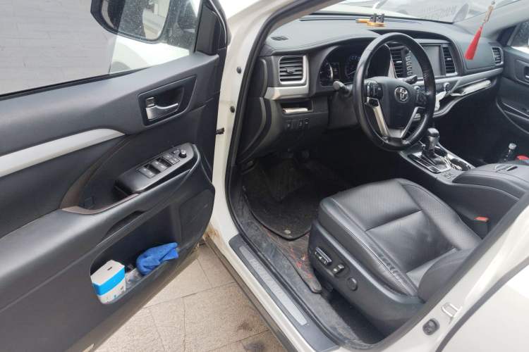 Used Toyota Highlander 2018 2.0T Four-Wheel Drive Luxury Version 7 Seats China VI Standard
