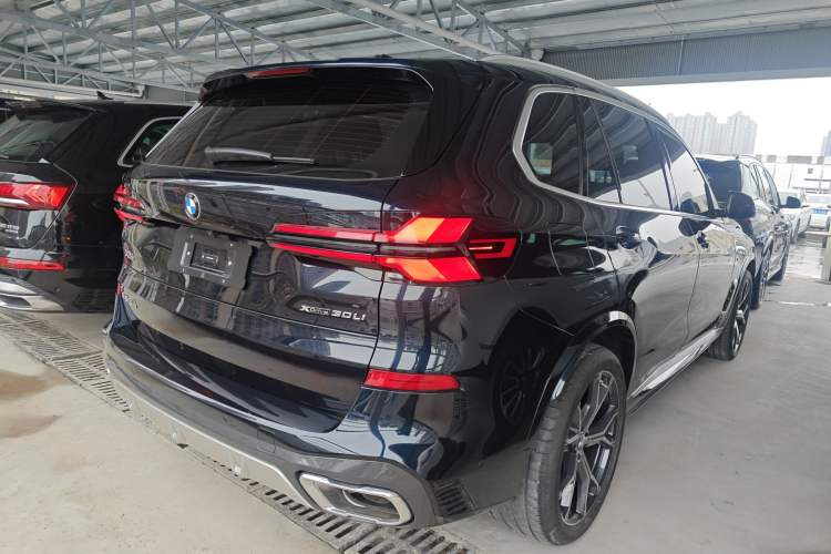 Used BMW X5 2023 xDrive 30Li Luxury M Sport Package
