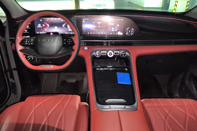 Used EXEED Stellar 2023 400T Two-Wheel Drive Comfort Edition Center Console