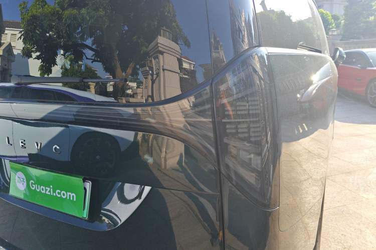 Used Geely Galaxy LEVC L380 2024 140-Degree 6-Seater All-Wheel-Drive Ultra