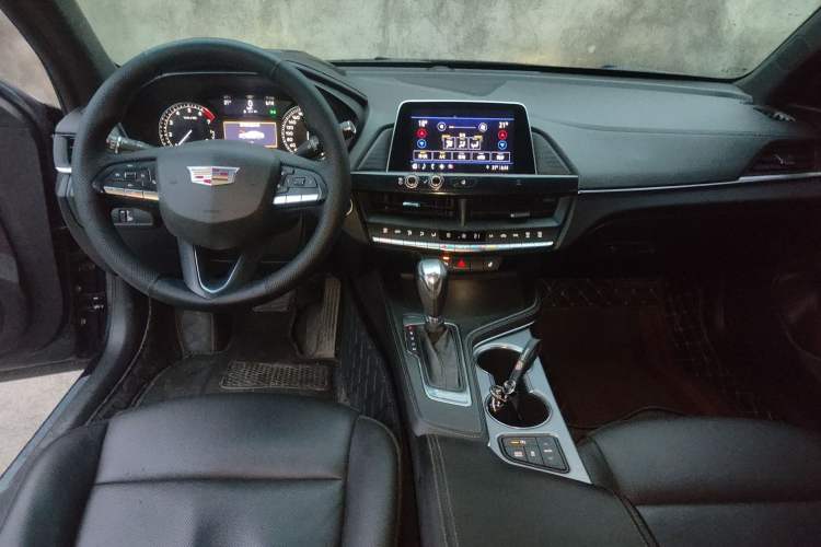 Used Cadillac CT4 2021 28T Luxury Model Center Console