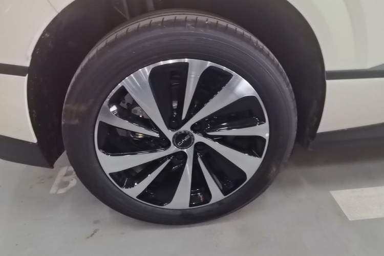 Used BYD Sealion 06 New Energy 2025 DM-i High-Trim Model Right Rear Wheel Hub