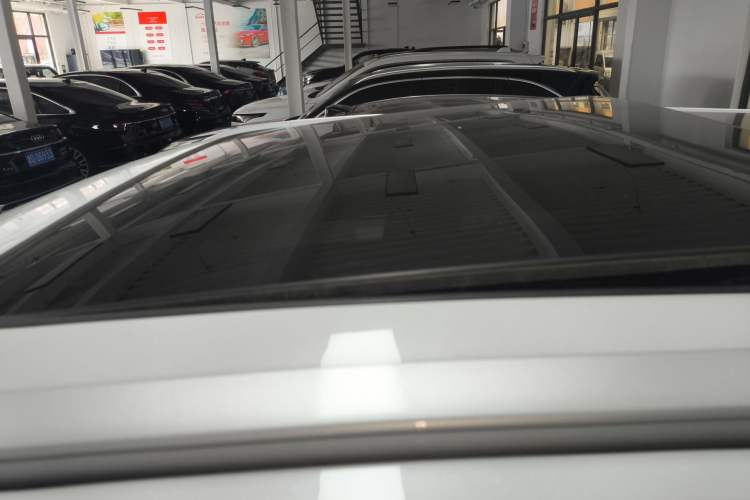 Used CHANGAN OSHAN Z6 2023 Blue Whale 2.0T Automatic Smart Drive Model Roof