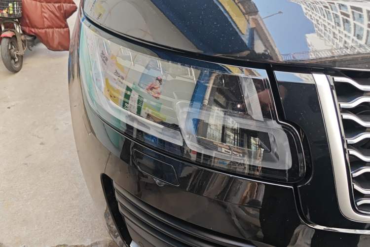 Used Land Rover Range 2022 3.0 L6 400 PS Classic Extended Version Right Front Headlight