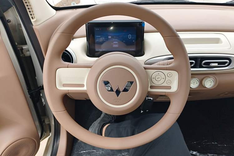 Used Wuling Hongguang MINIEV 2025 Four-Door Version Advanced Edition Steering Wheel