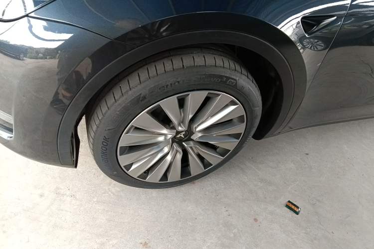 Used Tesla Model Y 2024 Long-Range All-Wheel-Drive Version