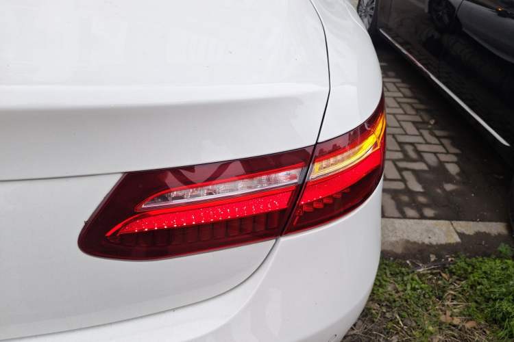 Used Mercedes-Benz E-Class 2020 E 260 Coupe Exterior 3