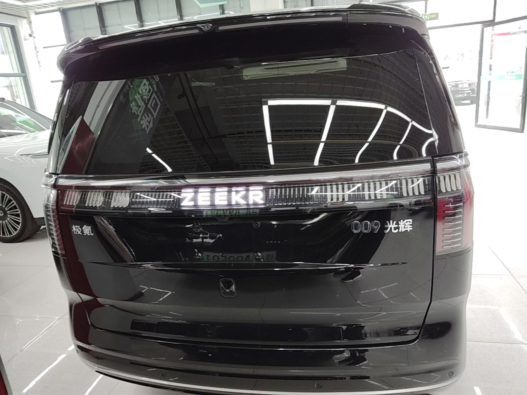 Zeekr 009 2024 GAC Trumpchi — снимка 5