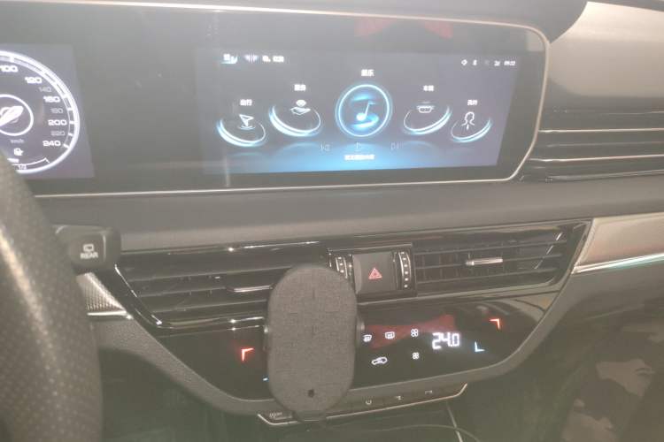 Used Hongqi HS5 2022 Facelifted Version 2.0T Smart Connect Flagship All-Wheel-Drive Edition
