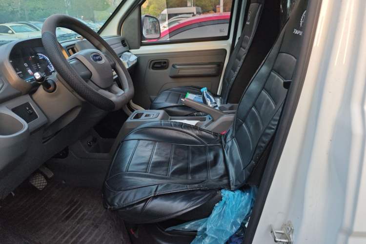 Used Karry Jiangtun E5 2024 268 km Range Open-Window 6-Seater Version Left Front Seat