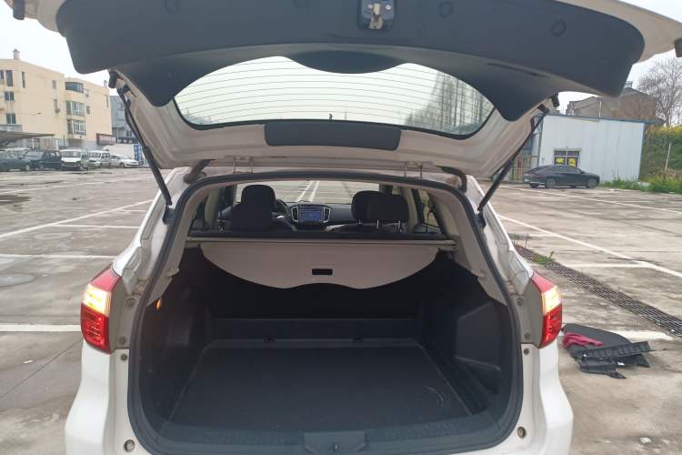 Used Venucia T70 2015 2.0L CVT Smart Choice Edition Trunk