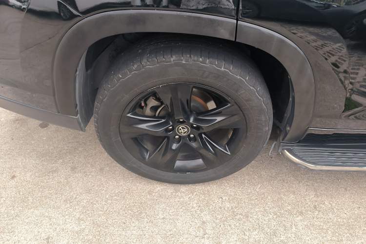 Used Toyota Highlander 2018 2.0T Four-Wheel Drive Luxury Version 7 Seats China VI Standard Right Rear Wheel Hub