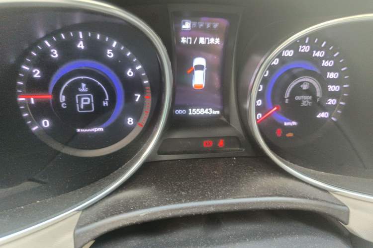 Used Hyundai Santa Fe Classic 2013 Facelift 3.0L 4x4 Comfort Edition with Navigation Euro IV compliant Odometer Close Up