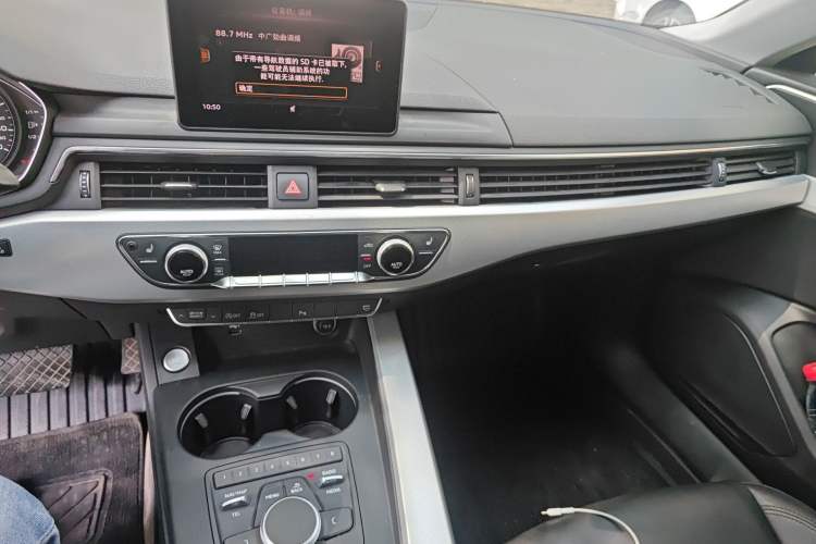 Used Audi A5 2019 Sportback 40 TFSI Fashion Model Audio And AC Panel