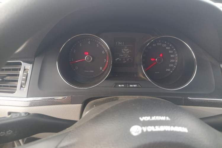 Used Volkswagen Bora 2013 1.6L Manual Fashion Edition Instrument Cluster