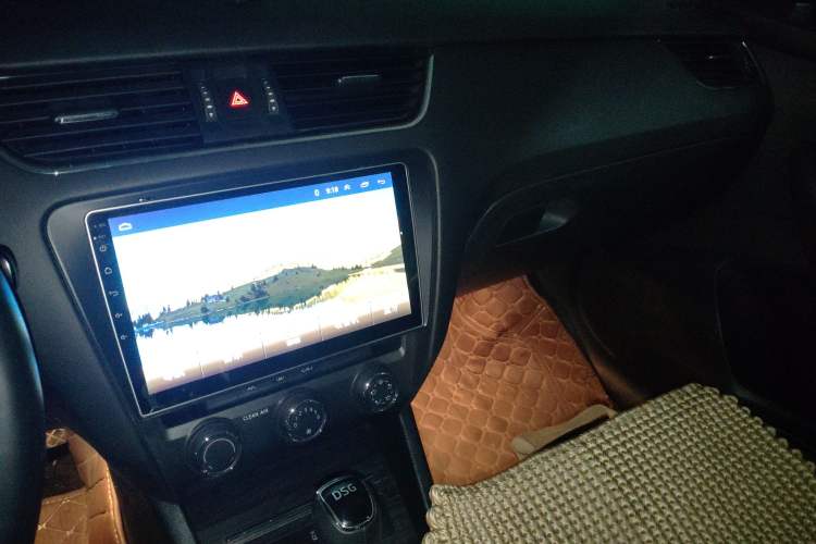 Used Skoda Octavia 2017 TSI280 DSG Smart Drive Edition Audio And AC Panel