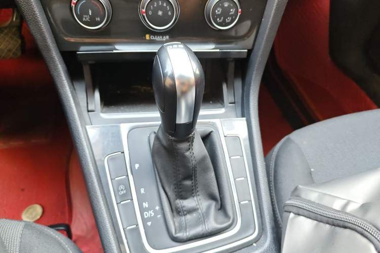 Used Volkswagen Golf 2020 200TSI DSG Comfortable and Ambitious Edition Gear Lever