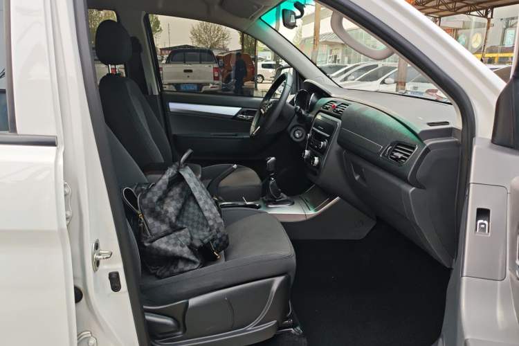 Used JAC Group T6 2022 2.0T Diesel Two-Wheel Drive Engineering Version with Long Wheelbase Right Front Seat