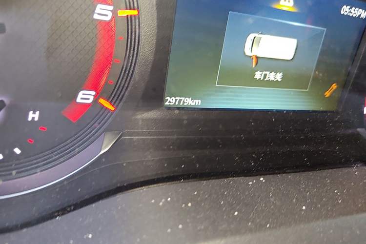 Used SAIC MAXUS Xintu V90 2024 Zhiyun 2.0T Manual Rear-Drive Extended-Wheelbase Ultra-High-Roof Model with Dual Rear Tires and 3 Seats
