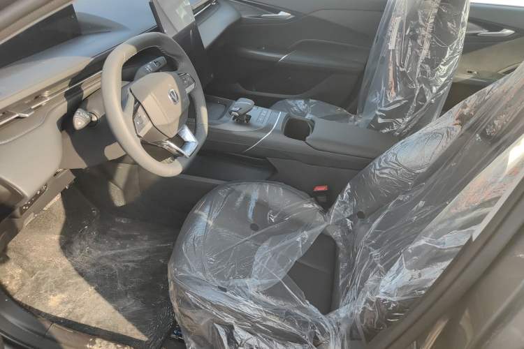 Used CHANGAN Eado 2025 Blue Whale 1.5T 500Bar Prestige Model
