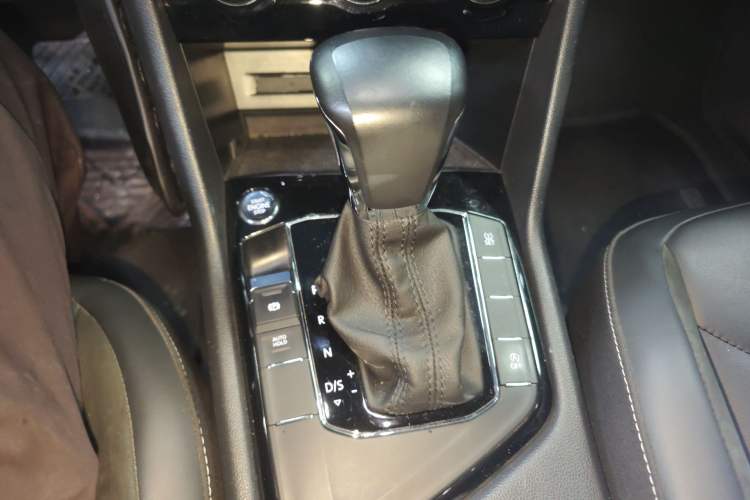 Used Volkswagen Tiguan L 2018 Facelift 330TSI Automatic Two-Wheel Drive Luxury Edition Gear Lever