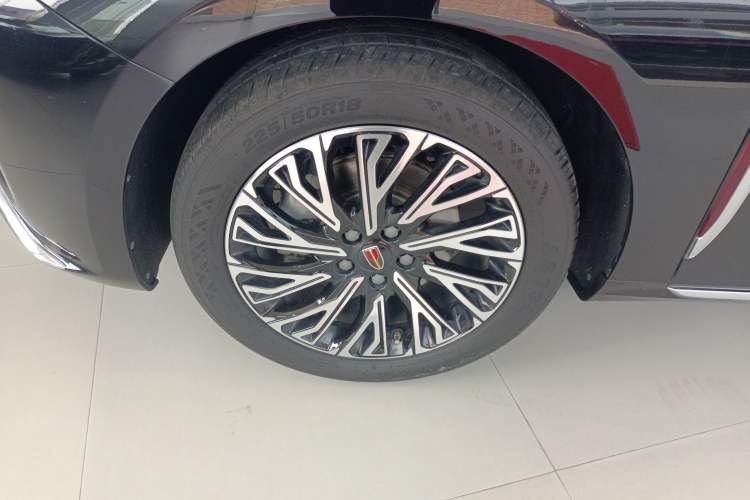 Used Hongqi H5 2025 2.0T Automatic Flag Edition – 500 000 Units Commemorative Version