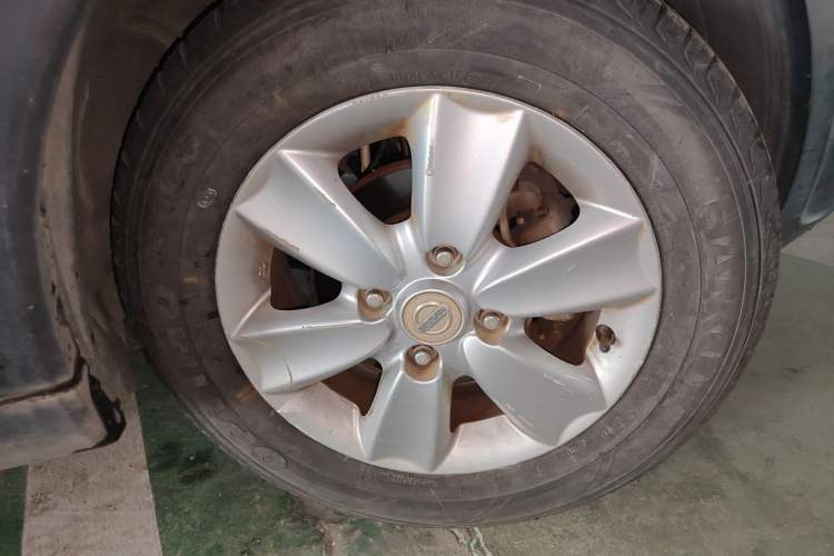 Used Nissan Livina 2010 JINRUI Edition 1.6L Automatic Standard Model Right Front Wheel Hub