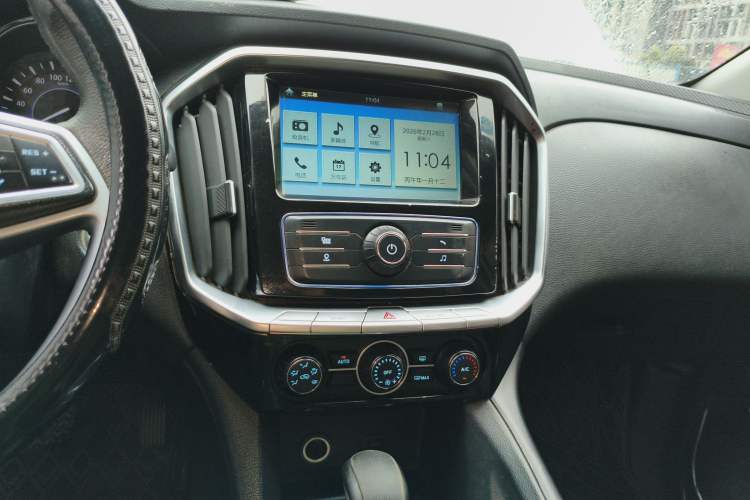 Used JMC Yusheng S350 2017 2.0T Automatic 2WD Diesel Luxury Version with Sunroof 5 Seats
