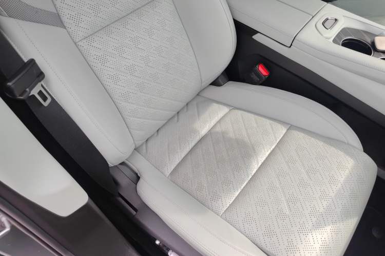 Used Zeekr 001 2024 WE Edition 95 kWh All-Wheel Drive Right Front Seat