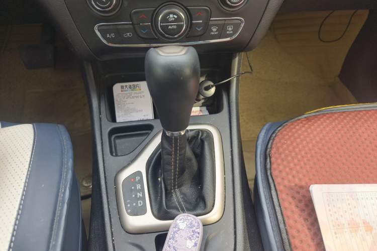 Used Jeep Cherokee 2017 2.4L Leading Smart Edition Gear Lever