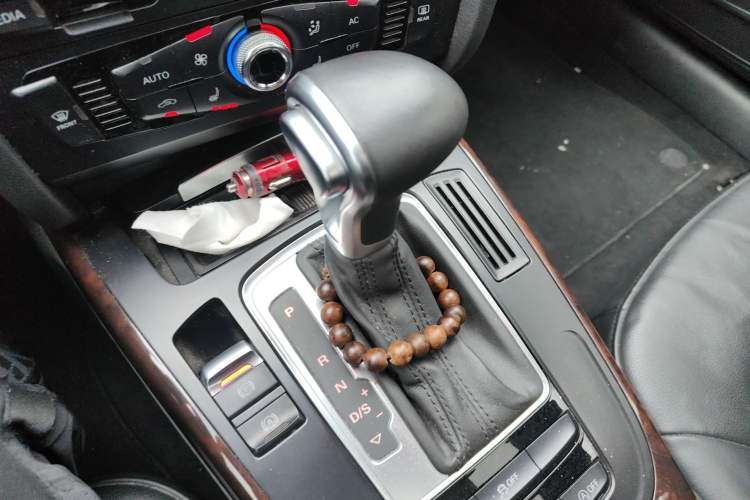 Used Audi A4L 2013 35 TFSI Automatic Comfort Model Gear Lever