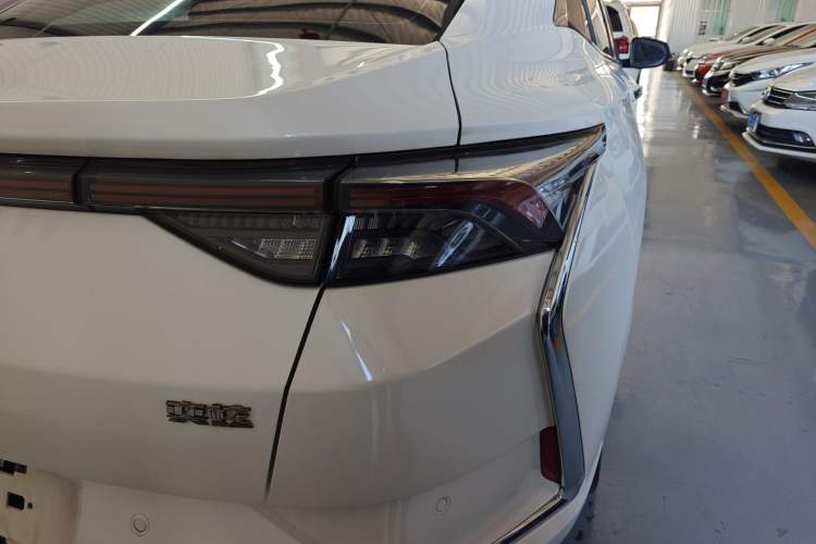 Used Dongfeng Aeolus Yixuan 2021 230T Automatic Chasing Shadow Edition
